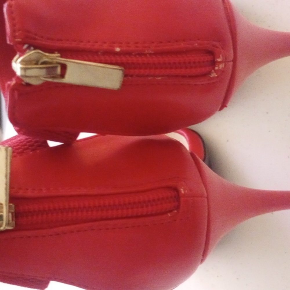 Heels - Picture 3 of 3